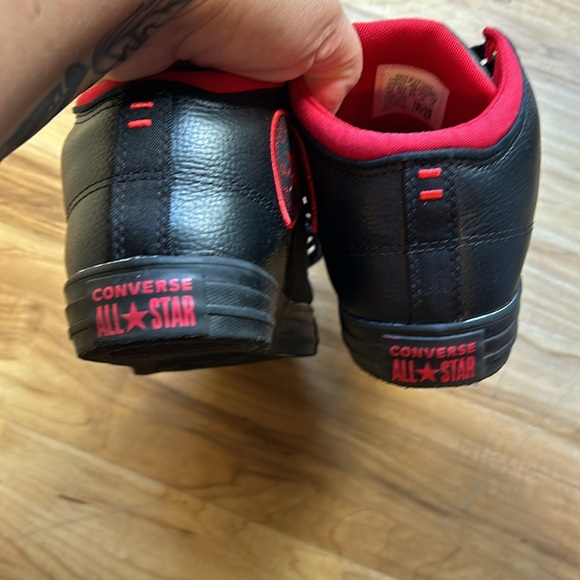 Menʻs 8.5 Converse shoes - Picture 5 of 6